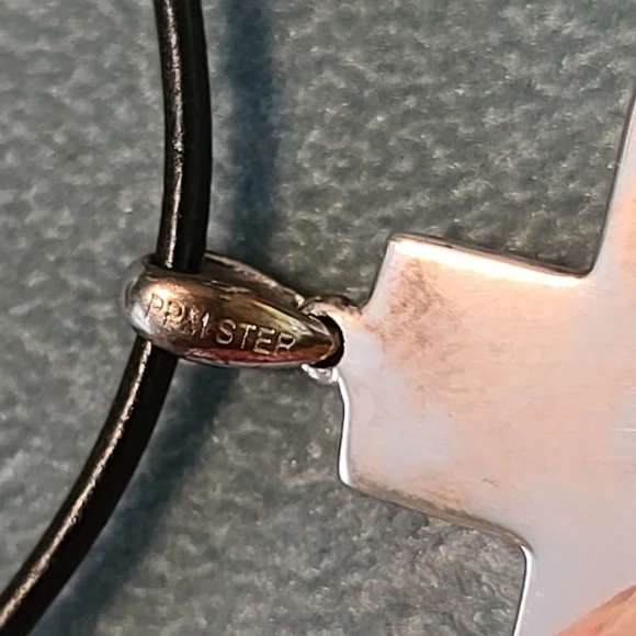 Sterling Slilver NWOT Cross Pendant Necklace With Diamond & Black Leather Chain - Picture 6 of 9